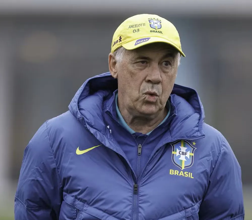 Técnico Carlo Ancelotti em treino da seleção brasileira — Foto: Rafael Ribeiro / CBF