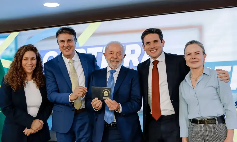 Lula sanciona lei que cria Carteira Nacional do Professor