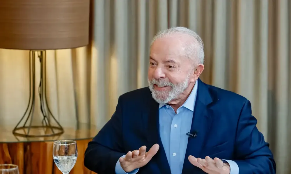 Lula pede retirada de tarifaço e convida Trump para a COP30 em telefonema de 30 min