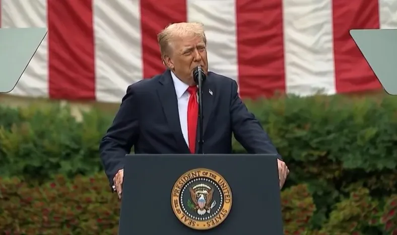 Trump admite rever tarifaço, mas indica exigência: ‘Sob as condições certas’