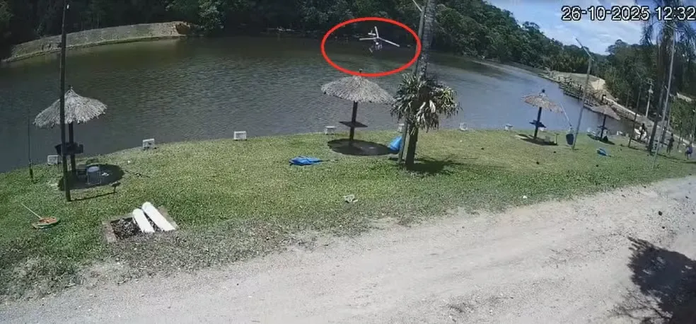 Piloto diz que helicóptero fez barulho alto e rotor parou de funcionar antes de cair em lago de pesqueiro