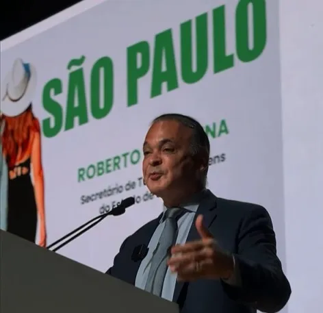 O deputado federal Roberto de Lucena discursando no evento. Foto: @robertodelucena