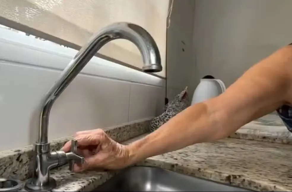 Moradores enfrentam falta de água em Salto (SP) — Foto: Reprodução/TV TEM