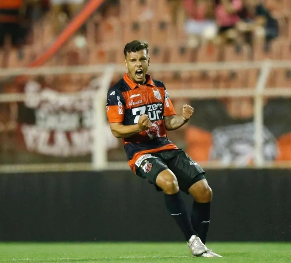 Jogador comemora um dos gols/Foto: instagram/ituanofc